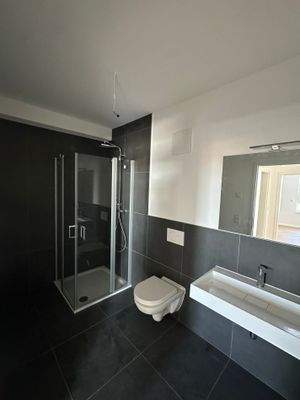 Gäste-WC mit Dusche