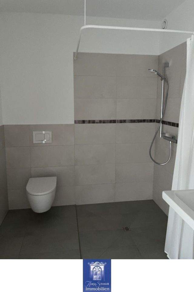 Heimelige Neubauwohnung im Erstbezug! EBK, Terrasse, Fußbodenheizung, Vinyl! - Photo 2