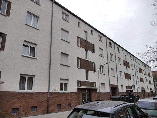 8 Gebäude Straßenseite