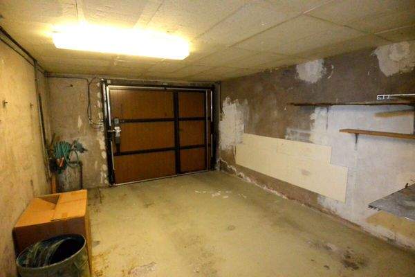 13  links die Garage