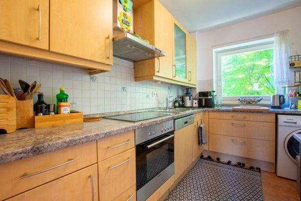 geräumige Einbauküche