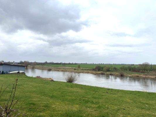 Die nahe gelegene Weser