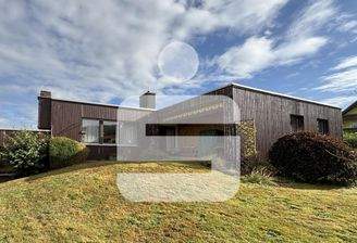 Wohnhausansicht und Garten