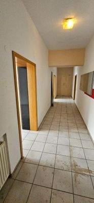 8. Büro 1 OG, Flur .jpg