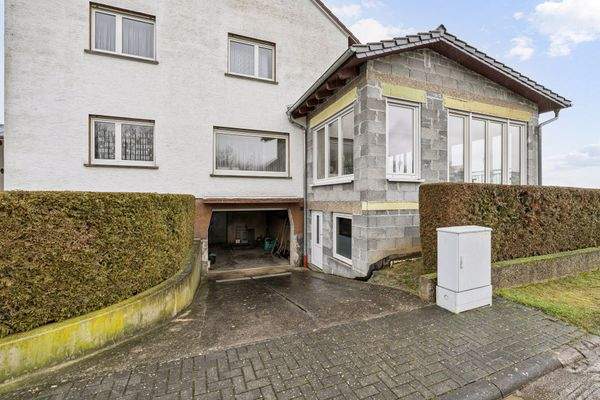 Seitenansicht mit Garage 3