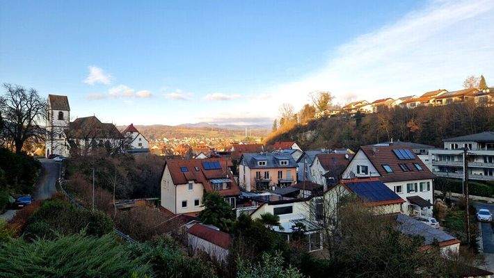 Zufahrt mit Ausblick auf Brombach 