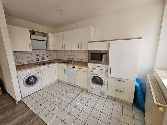  Einbauküche mit Geräten