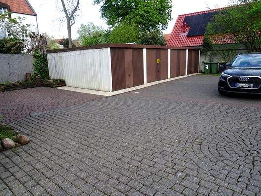4 Garage & Stellplatz