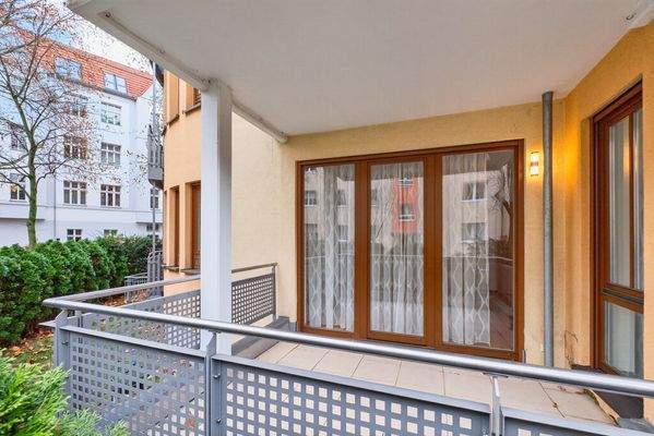 Balkon straßenseitig