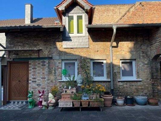 Nachbargebäude / Büro /  1 - 2 ZW 