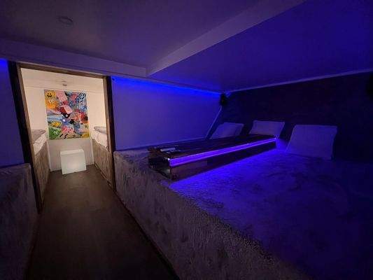 sowie Schlafmöglichkeiten