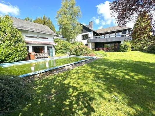 Gartenansicht + Pool