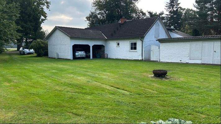 Grundstück mit Doppelcarport