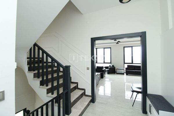 Villa with Pool Within Walking Distance of the Port in Bursa Mudanya