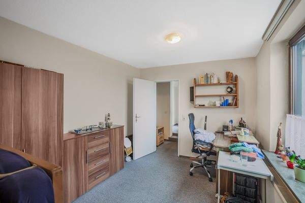 Zimmer Anbau mit Blick auf den Durchgang