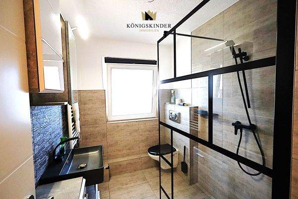 und im Duschbad - bodengleich und komfortabel