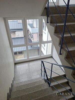 Treppenhaus mit neuen Fensterelementen