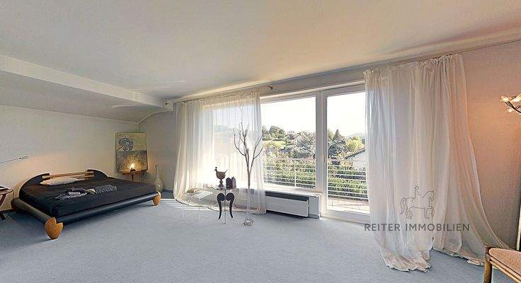 OG: 1.Schlafzimmer mit Balkonzugang