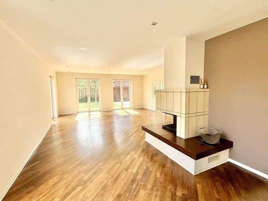 Wohn-/Esszimmer mit Kamin