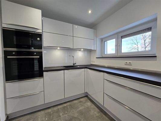 Hochwertige und moderne Einbauküche