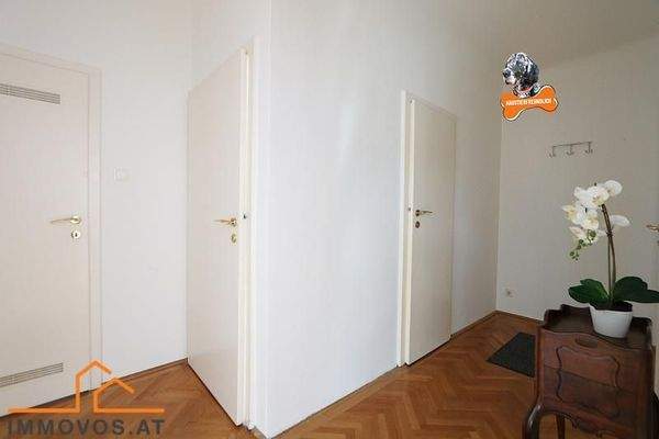 Vorraum mit Zugang zu allen R&#228;umen