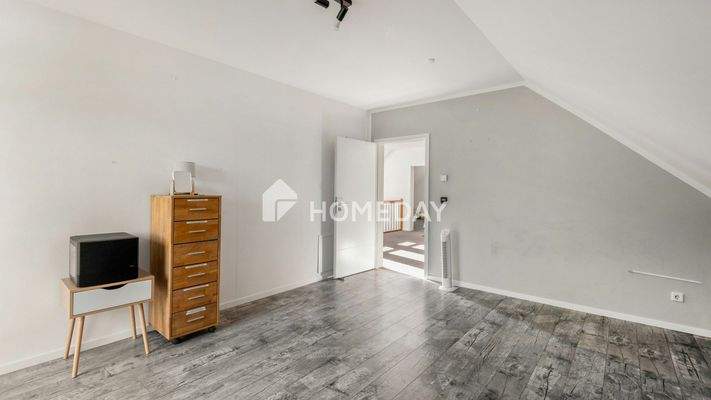 1. OG Schlafzimmer 1 2