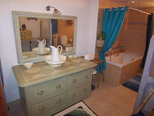 Kreta, Kritsa: Elegant renoviertes Dorfhaus aus Stein. Voll möbliert.