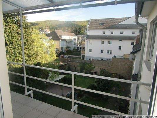 Rückseite mit Blick in die Ahr-Berge