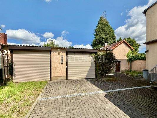 Doppelgarage und Nebengelass