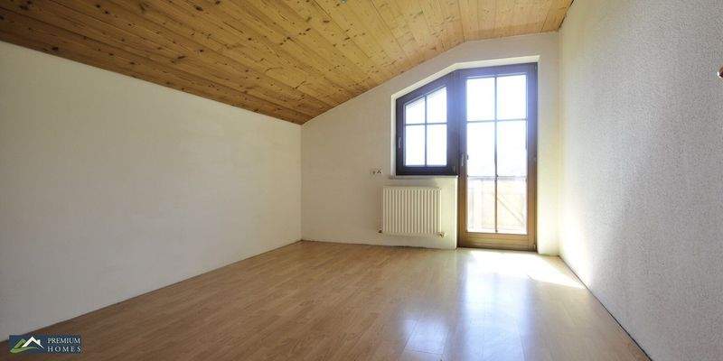 Doppelhaushälfte in Aussichtslage - Zimmer 2 mit Zugang Südwestbalkon