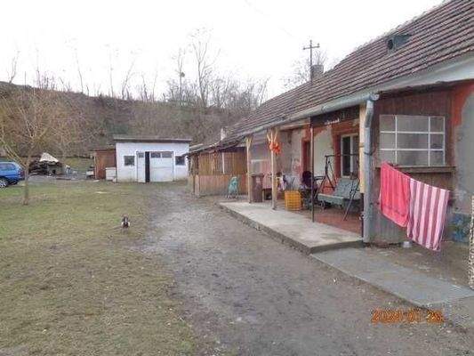 das Haus muss verputzt werden, aussen nicht schön