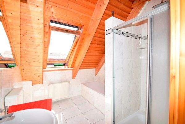 12. Blick ins Badezimmer