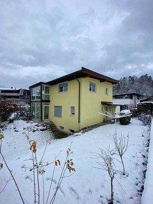 Großer Garten mit Wintergarten