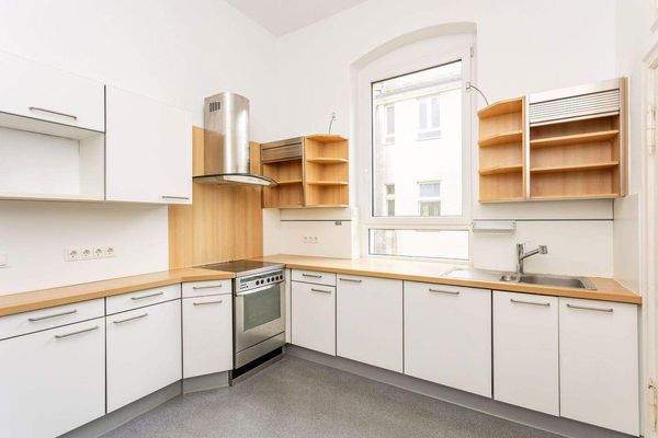 Küche mit Einbauküche