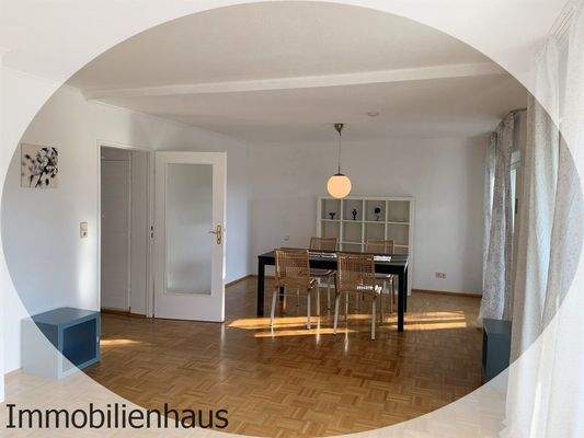 Wohnen Blick Essbreich und Flur.JPG