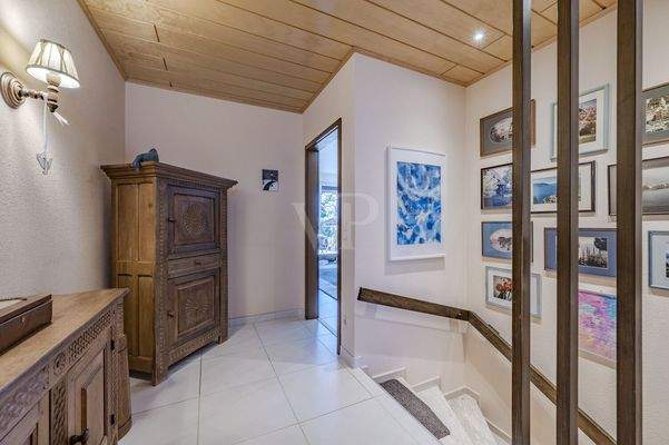 Eingangsbereich mit Treppenabgang ins Untergeschoss