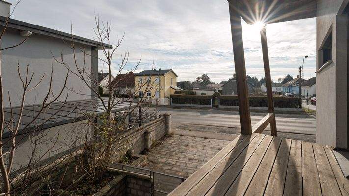 Balkon - Richtung Straße