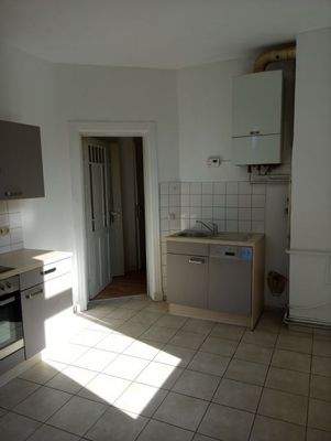 Spüle und Geschirrspüler vorhanden