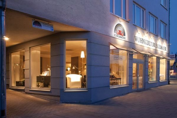 große Schaufensterfronten