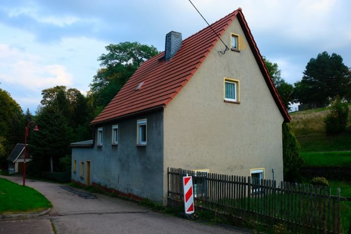 Stopp: Ihr neues Familienhaus im Ortsteil Schlegel wartet auf Sie!