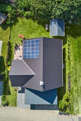 Draufsicht mit PV-Anlage