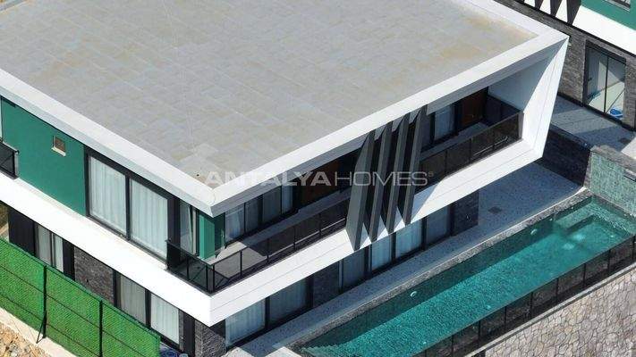 Luxe Villas with Private Gardens and Pools in Alanya