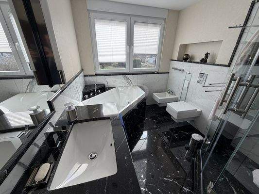 Badezimmer im Obergeschoss