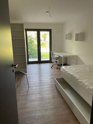 Zimmer1 Richtung Balkon