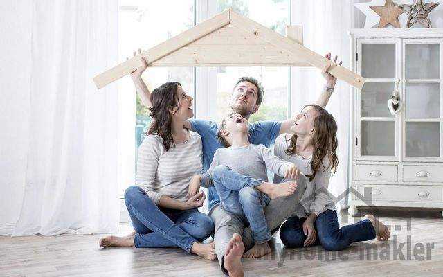 familie-dach-140499923