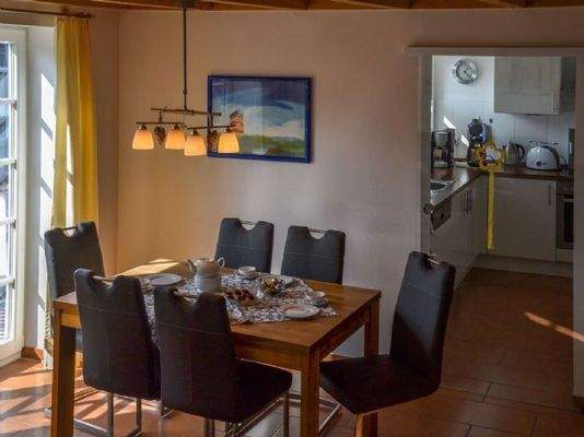 essbereich-fuer-sechs-personen