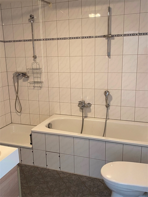 Badezimmer mit Dusche
