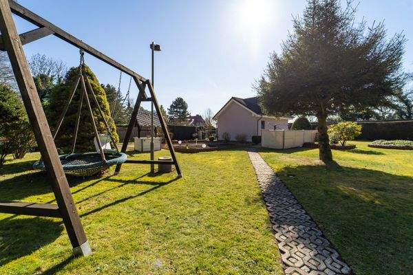 Außenansicht + Garten