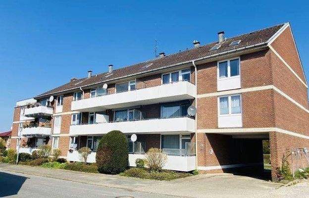 Hausansicht, Kirchhofsallee mit Zufahrt