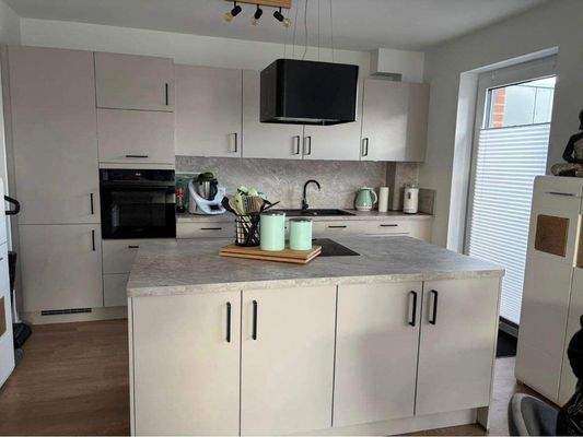 Küche m. EBK + Thresen